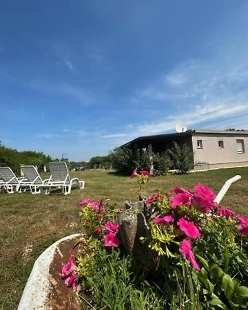 Holiday Home Lavanda Pula Exterior foto